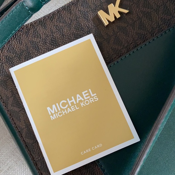 Michael Kors Gloria Pocket Crossbody - Picture 12 of 13